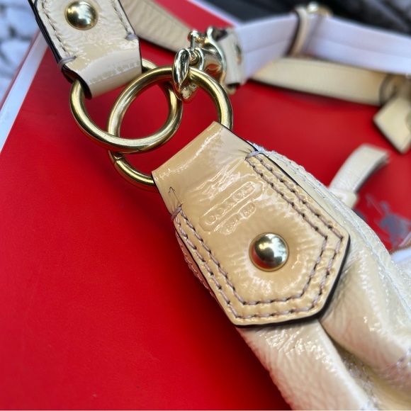 Coach patent leather handbag - Picture 4 of 13